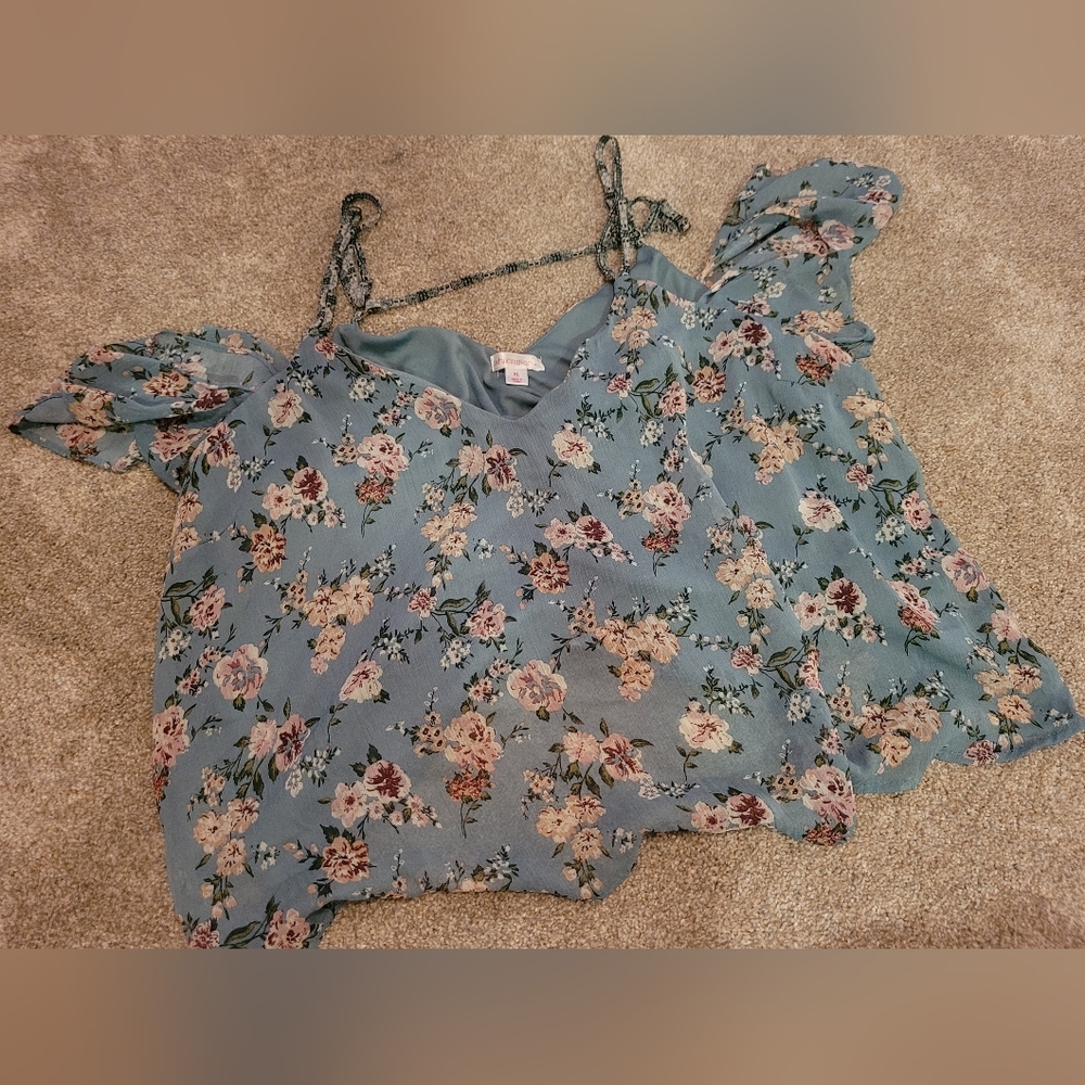 Xhilaration blue floral top